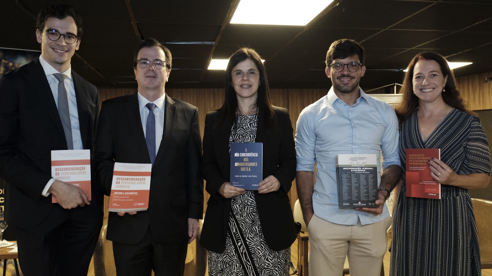 Direito Comercial: IAP promove lançamento coletivo de livros